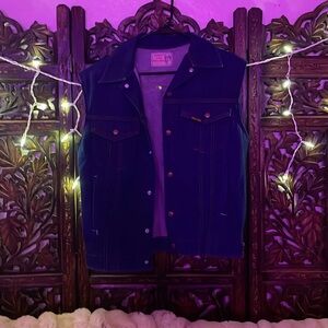 Saddle King denim vest. Size Large, fits as a medium.